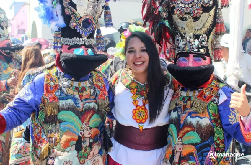  Según los cronistas de Cholula, Tonantzin Fernández es la primera presidenta en la historia del Carnaval que participa y desfila con los batallones