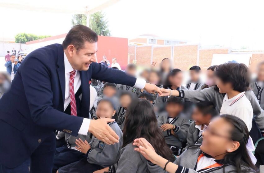 Un Regreso con Historia: El Gobernador Alejandro Armenta visita su Alma Máter