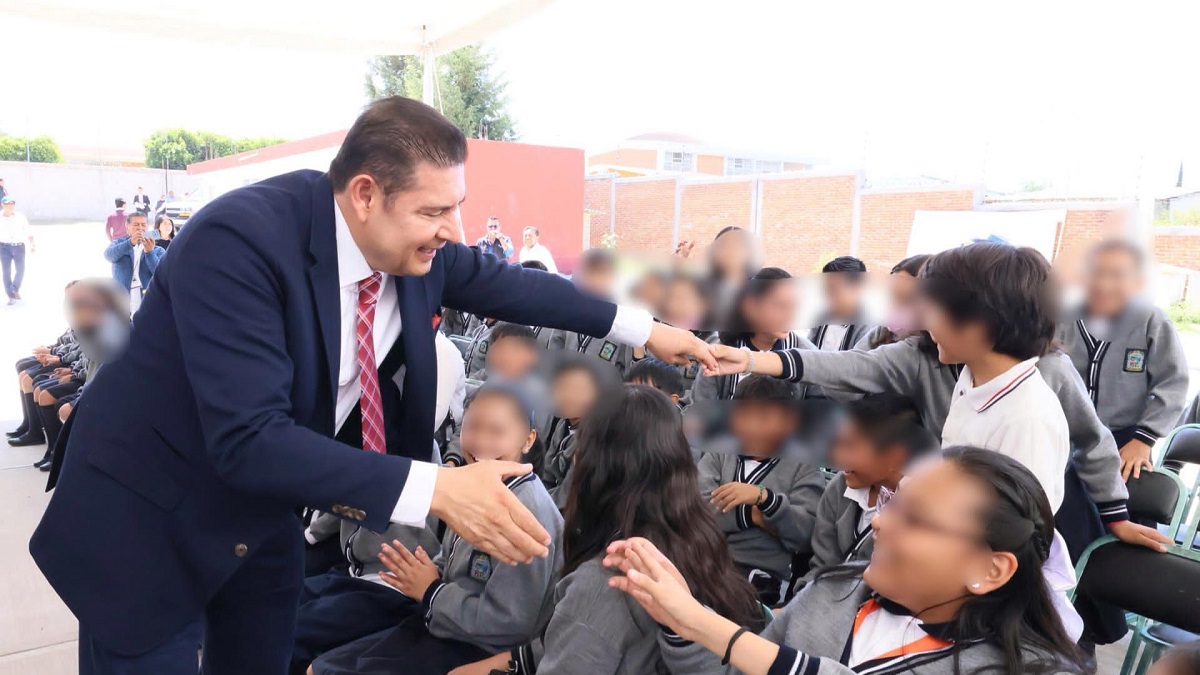 Un Regreso con Historia: El Gobernador Alejandro Armenta visita su Alma Máter