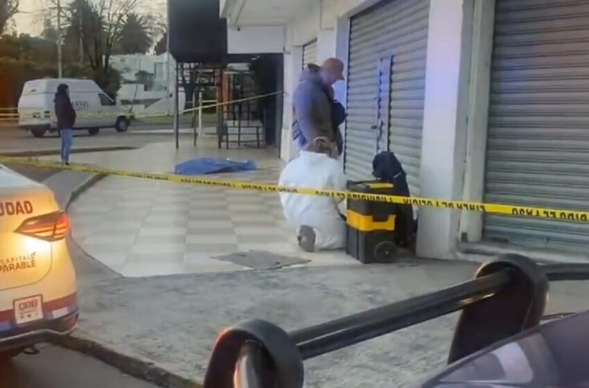  Misterio en Puebla: Hombre muere en vía pública con una extraña lesión en la espalda