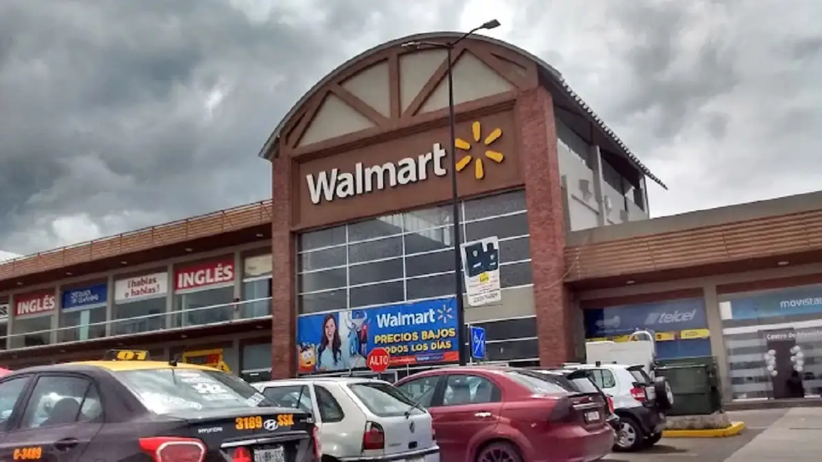 Delincuentes roban una camioneta con todo y la mascota en PeriPlaza