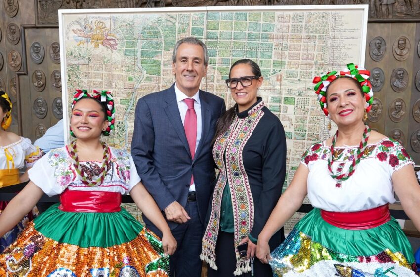  Inaugura Pepe Chedraui exposición de la Ciudad de Puebla en San Lázaro