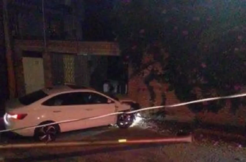  Roban un automóvil y terminan en una barranca en la Romero Vargas