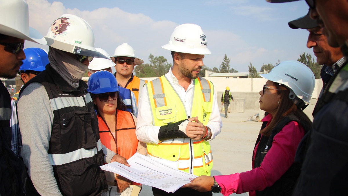 Supervisan David Aysa y Dulce Rivera construcción del Mercado San Ramón