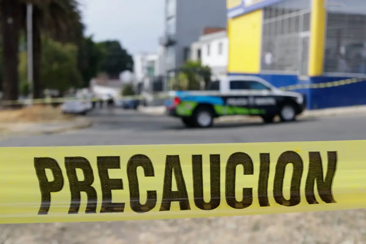 Balacera y persecución policiaca en la Calzada Zaragoza; deja un detenido