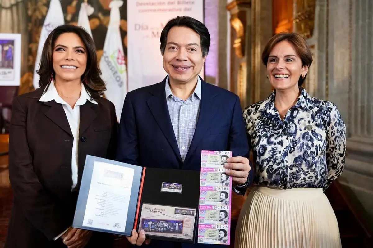 Conmemora Gobierno de México a las maestras y maestros del país, con la emisión de Estampilla Postal y Develación de Billete de Lotería