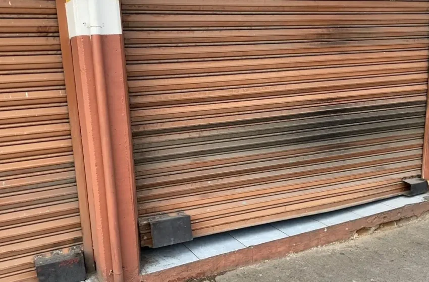  Dan cortinazo a un negocio en la China Poblana y roban utensilios de cocina