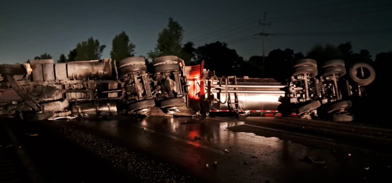  Pipa volcó sobre la México-Puebla y genera caos vial