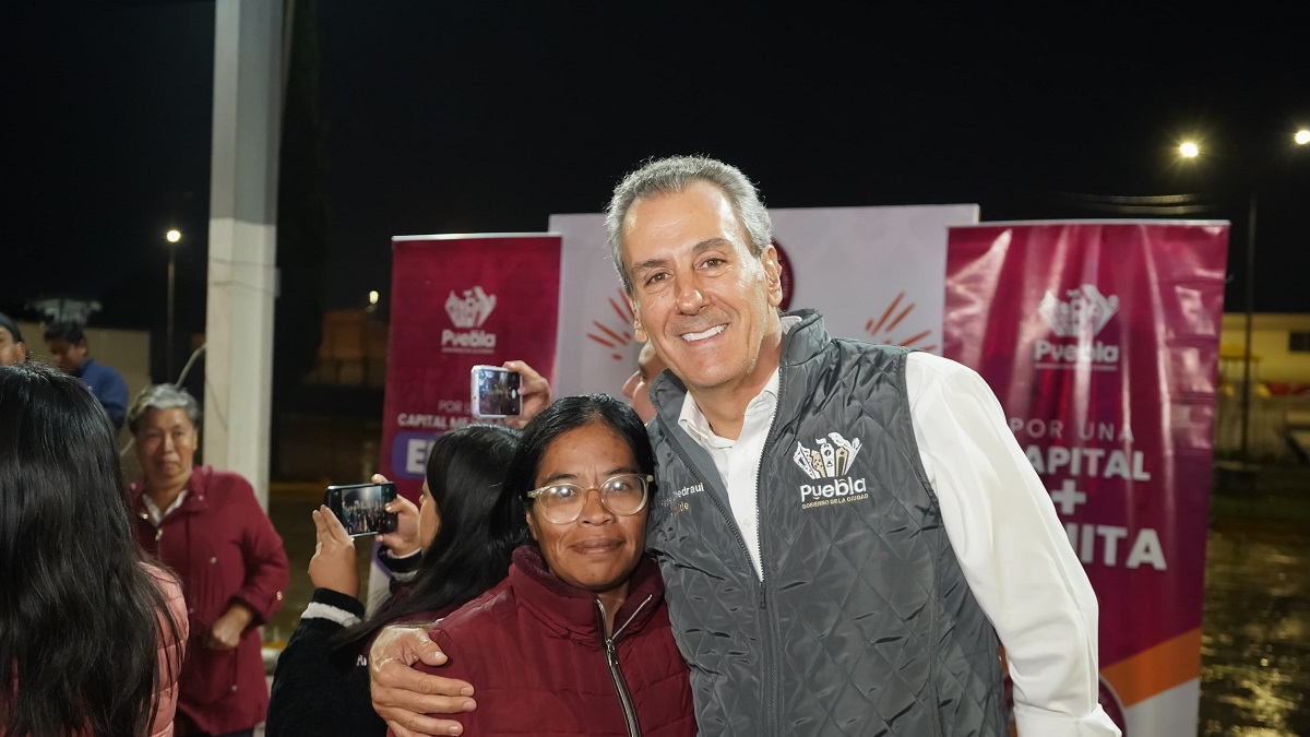 Inaugura Pepe Chedraui 354 luminarias LED en Agua Santa con Puebla Brilla