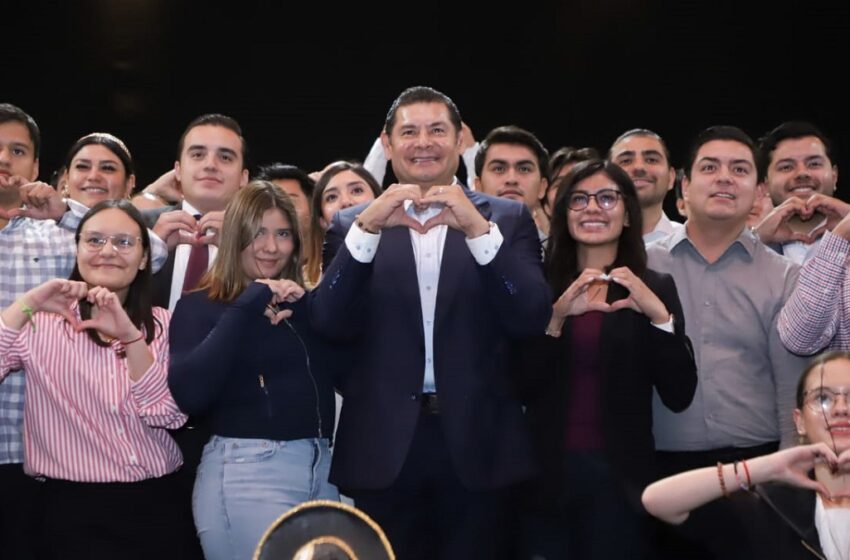  Jóvenes, el motor para la transformación de Puebla: Alejandro Armenta