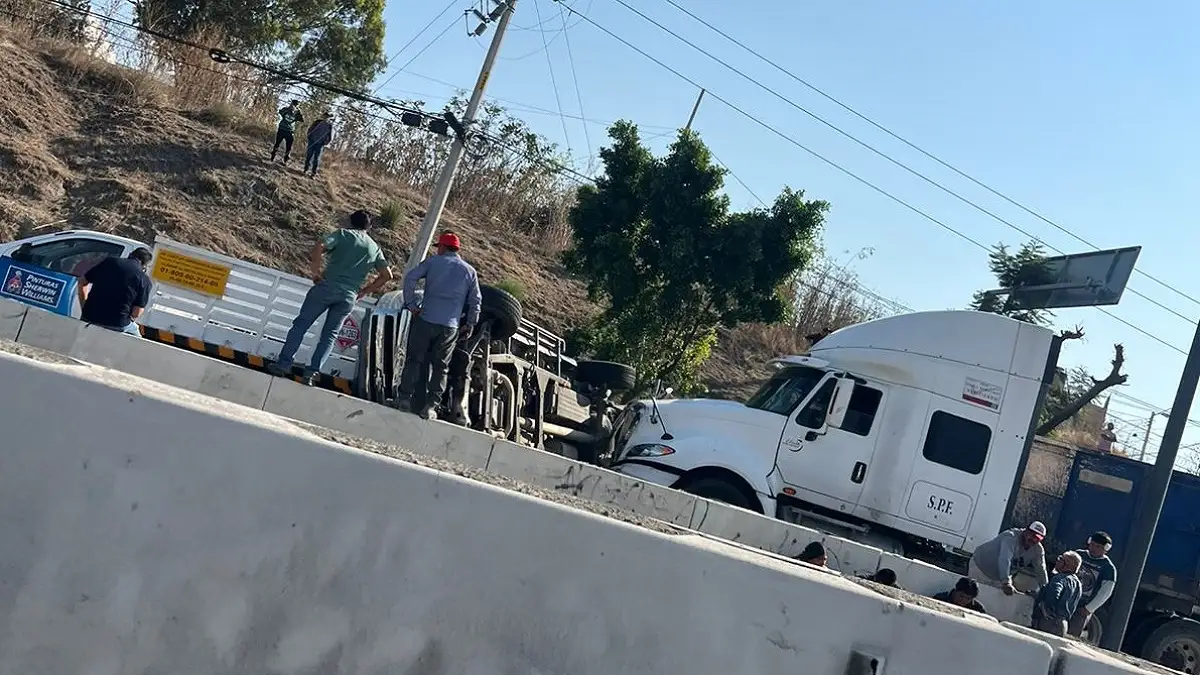 Mega choque causa cierre total en el Periférico Ecológico