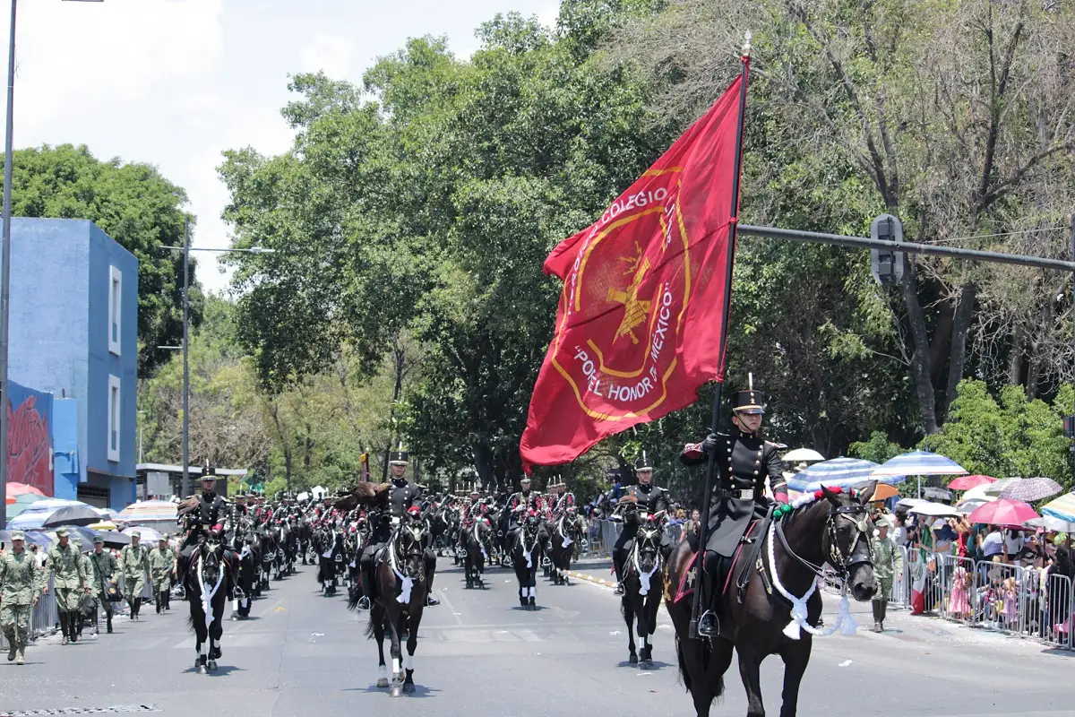 Música, color y baile así se vivió el Desfile Conmemorativo del 5 de Mayo