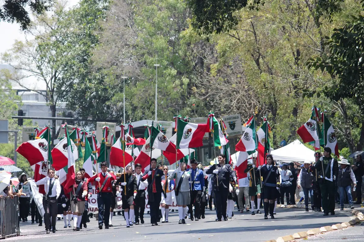 Música, color y baile así se vivió el Desfile Conmemorativo del 5 de Mayo