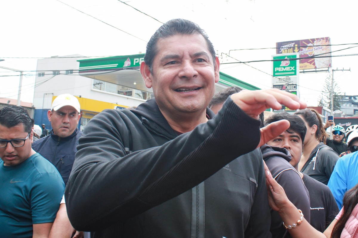 Por corruptos, ya investigan funcionarios de Puebla, anuncia Armenta