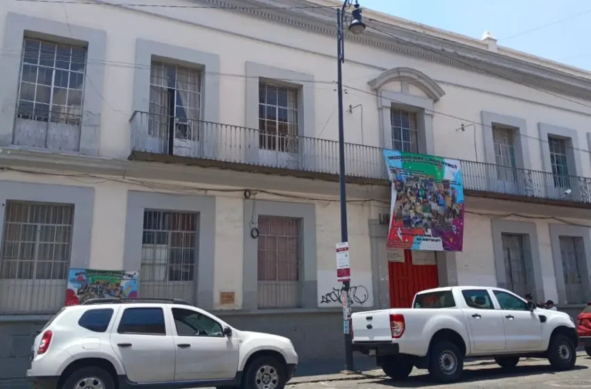 Roban pantallas y equipo tecnológico en la primaria «Himno Nacional»