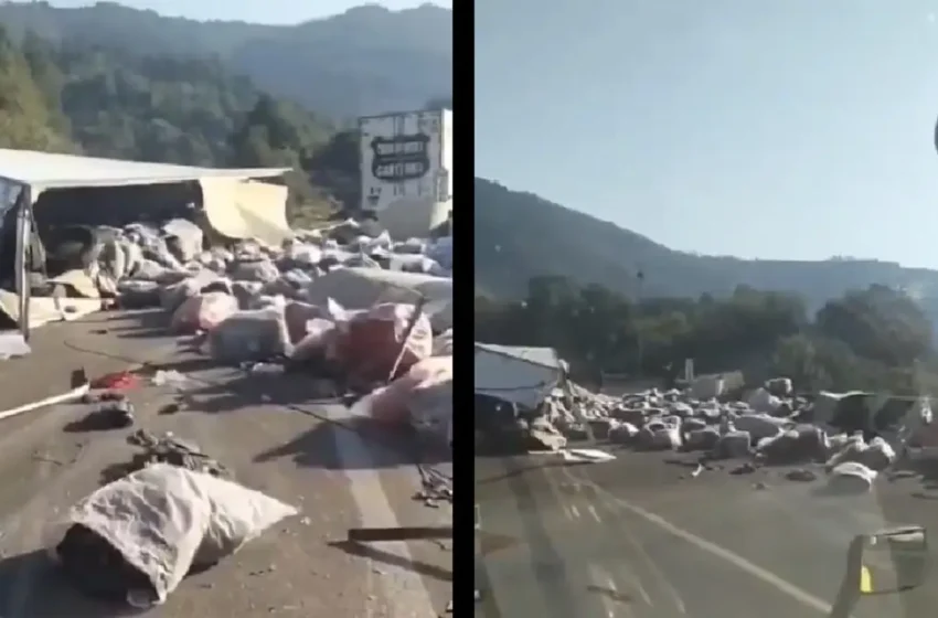  Tráiler termina volcado en la autopista Puebla-Orizaba
