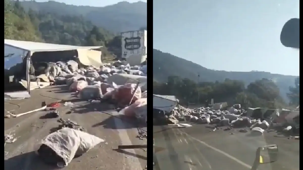 Tráiler termina volcado en la autopista Puebla-Orizaba