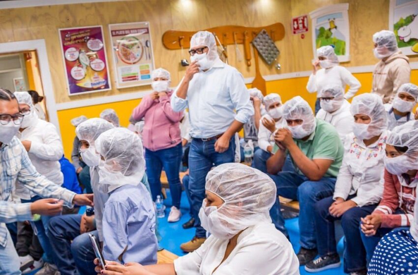  Visitan usuarias y usuarios del CMERI fábrica de grupo Bimbo