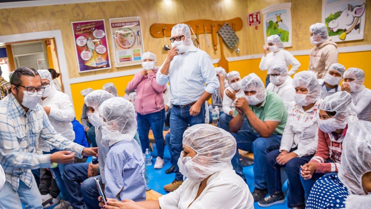 Visitan usuarias y usuarios del CMERI fábrica de grupo Bimbo