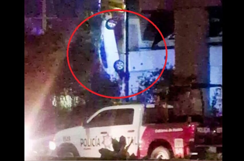  “Voló en el Periférico”: auto sale disparado en La Carcaña tras perder el control