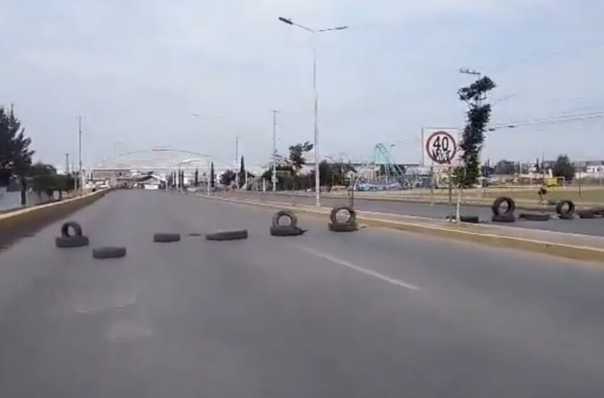  ¡24 horas de bloqueo! Sigue cerrada la Federal a Atlixco en Tlaxcalancingo