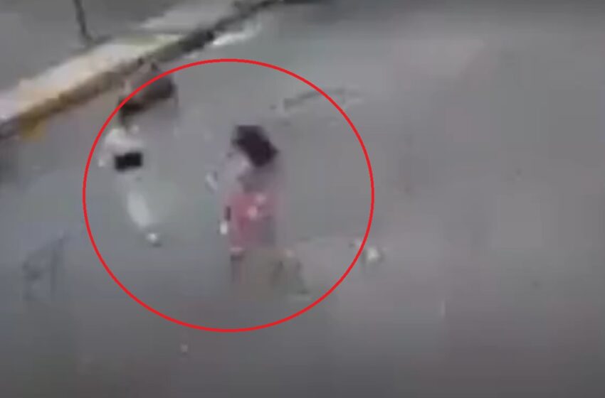  Niñita abandona su triciclo y corre en balacera de Los Lavaderos (VIDEO)