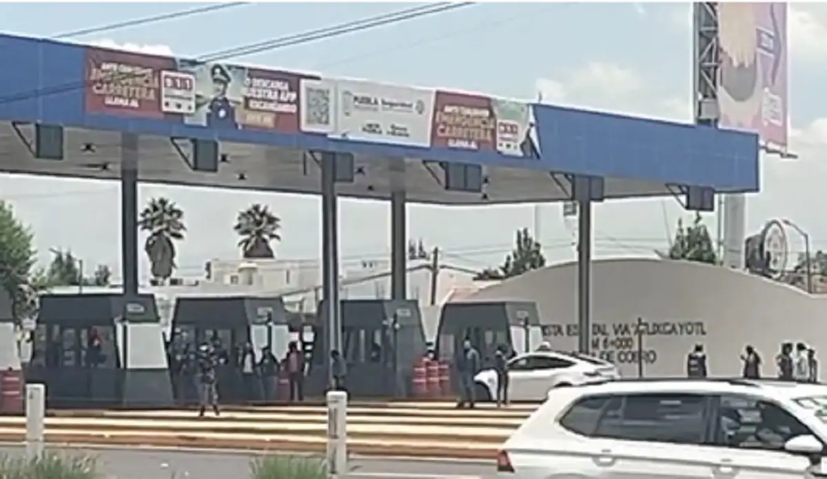 Bikers toman la caseta Puebla-Atlixco tras ser bloqueados para dialogar con Sheinbaum