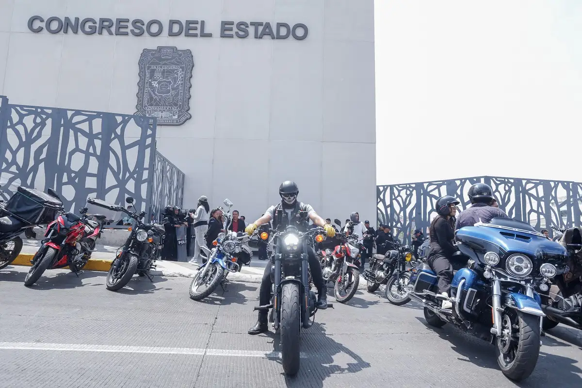 Costará el distintivo para casco de motociclistas en Puebla
