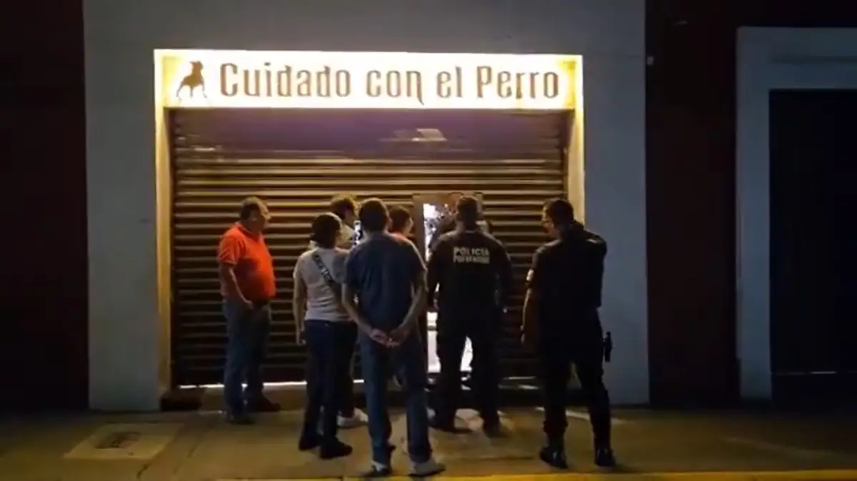 Degenerado grababa a mujeres en los vestidores de Cuidado con el Perro en Atlixco