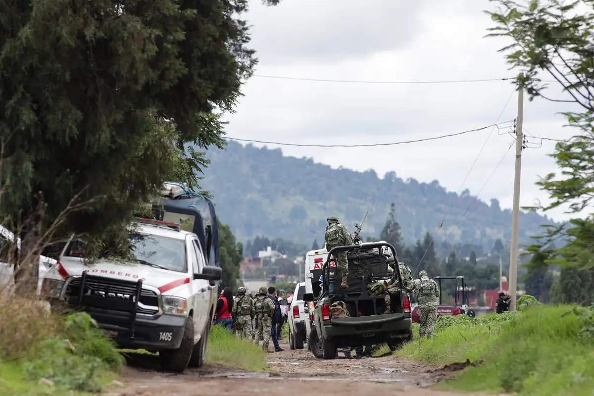 Dos policías resultan lesionados tras explosión de dos supuestas minas en Coronango