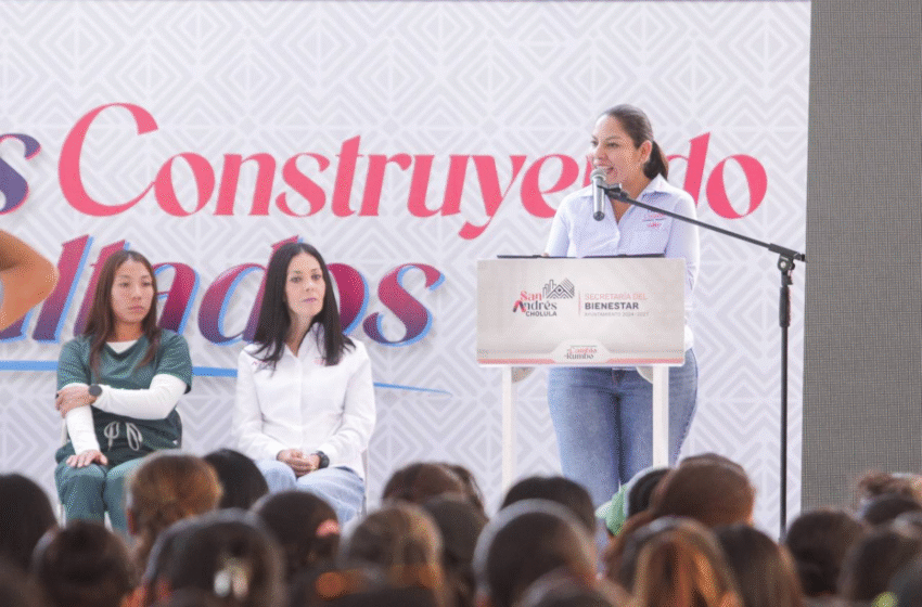  Entrega Lupita Cuautle apoyos económicos y capacitación a mujeres emprendedoras