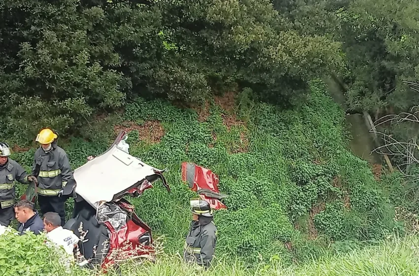  Hombre pierde la vida tras volcarse sobre el Periférico Ecológico 