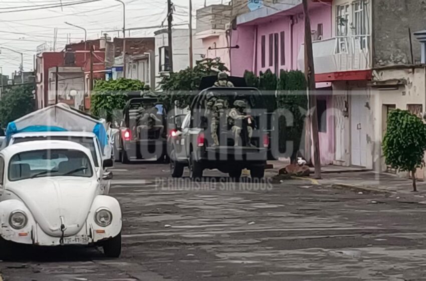  «Por cobrar piso» dejan cuerpo con narco mensaje en la Loma