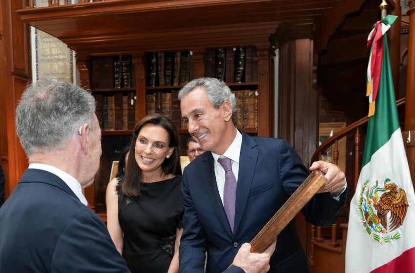  Sostiene Pepe Chedraui encuentro bilateral  con el expresidente Juan Manuel Santos de Colombia