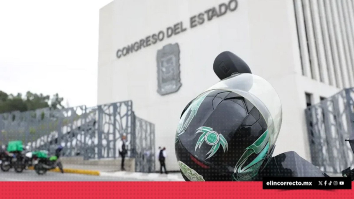 Congreso de Puebla aprueba reforma que obliga a motociclistas a portar palca en caso y chaleco a repartidores 