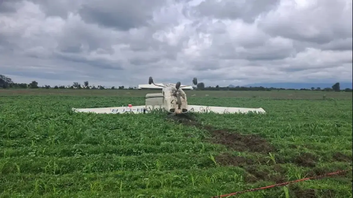 Dos personas heridas deja aterrizaje forzoso de una avioneta en Huejotzingo