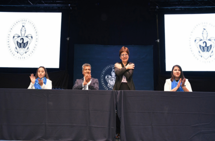  Rectora Lilia Cedillo preside ceremonias de graduación en el CCU
