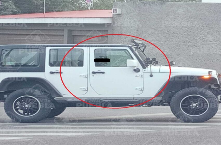  Poblano se queda dormido en su Jeep a plena luz del día a una cuadra de Plaza Cristal.