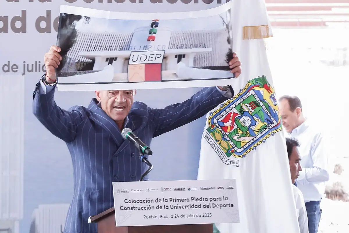 Armenta y Rommel Pacheco colocan primera piedra de la UDEP