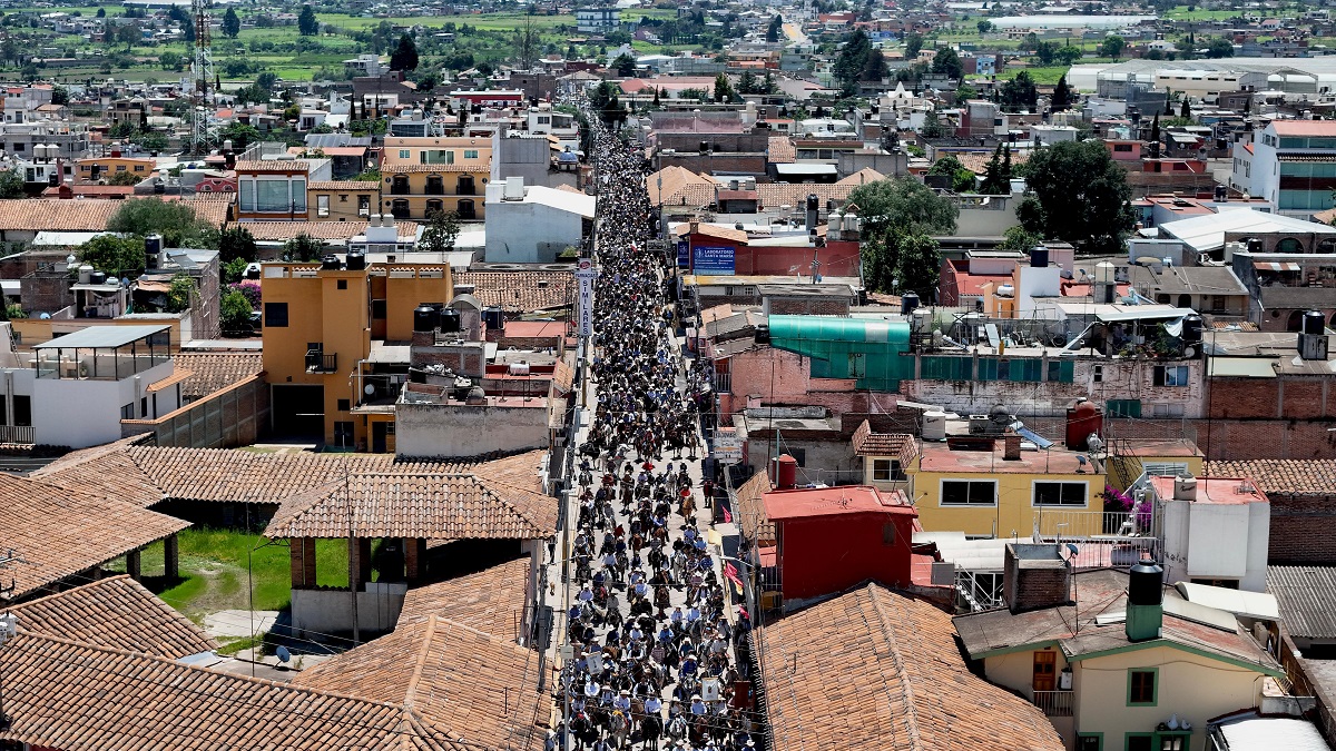 Chignahuapan vive tradiciones con seguridad, gobernador Armenta encabeza cabalgata con mil jinetes