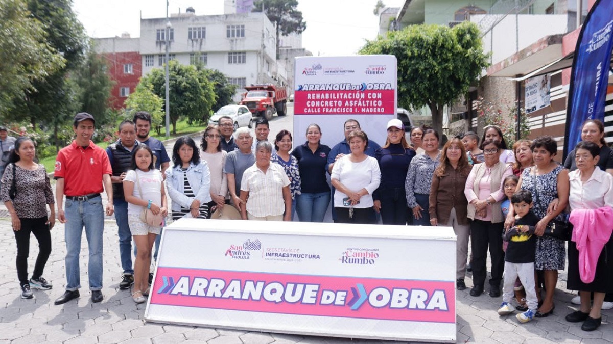 Comienza Lupita Cuautle obra de pavimentación ahora en colonia Concepción Guadalupe