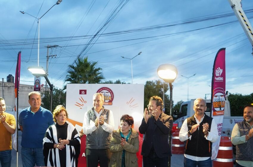  En San Isidro Castillotla, Puebla Brilla llega a 12 mil luminarias modernizadas en menos de un año