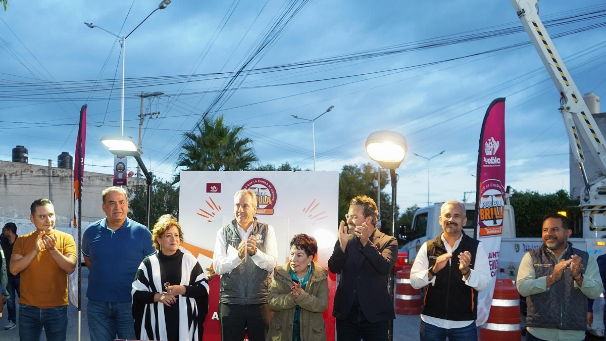En San Isidro Castillotla, Puebla Brilla llega a 12 mil luminarias modernizadas en menos de un año