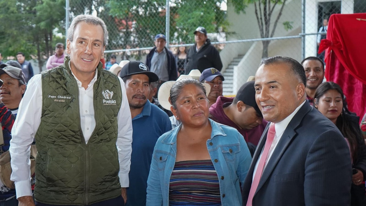 Gobierno de la Ciudad renovó el alumbrado en seis juntas auxiliares con Puebla Brilla; ahora avanzó San Andrés Azumiatla