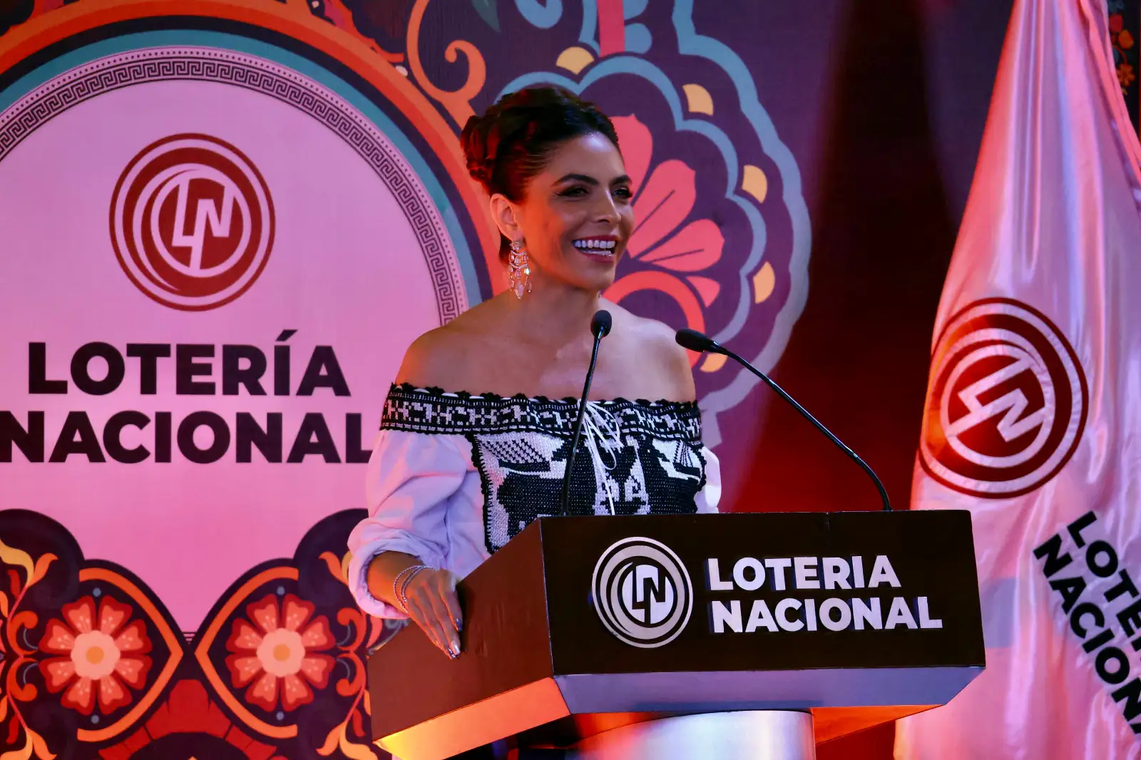 Lotería Nacional y Gobierno de Oaxaca unidos por el sorteo en territorio, celebran la Guelaguetza