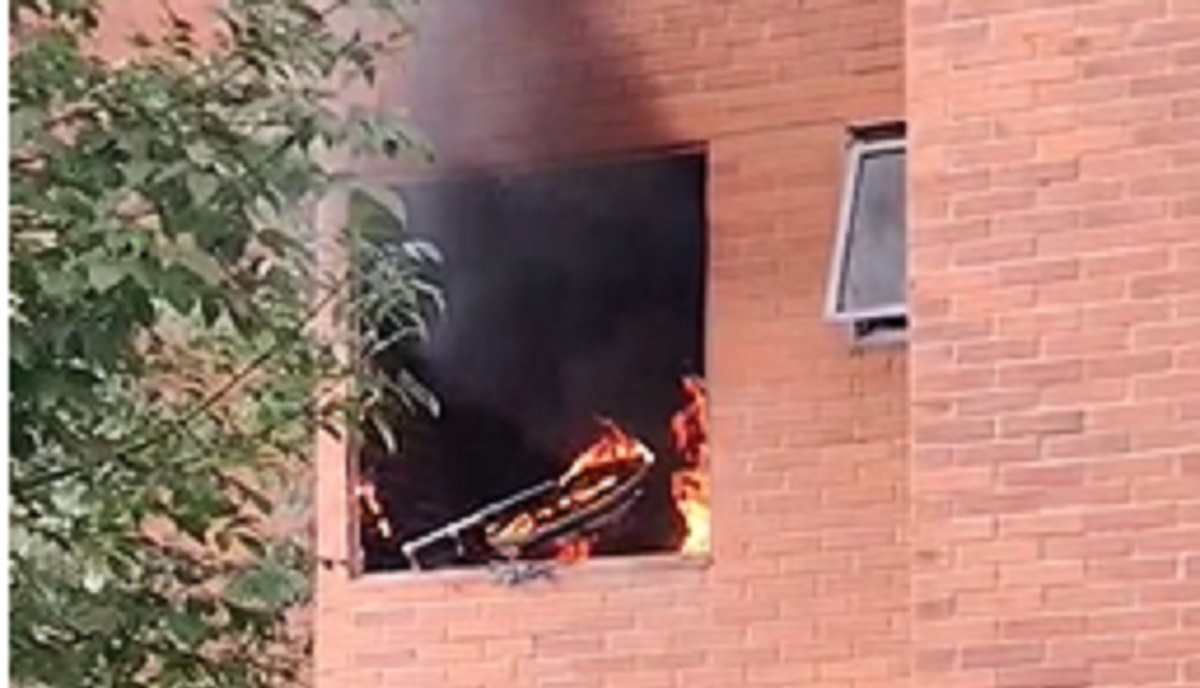 Mascota causa incendio en un departamento de Santa Lucía