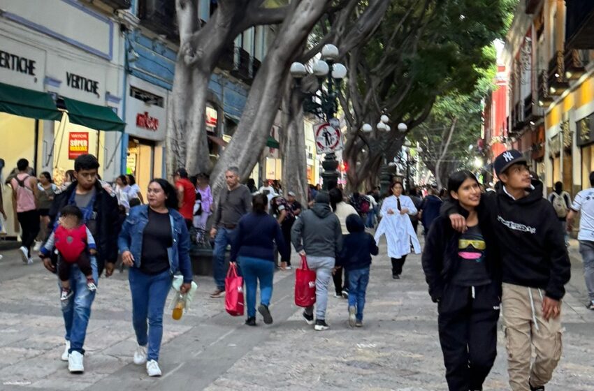  Realizan operativo contra ambulantes en el Centro Histórico de Puebla