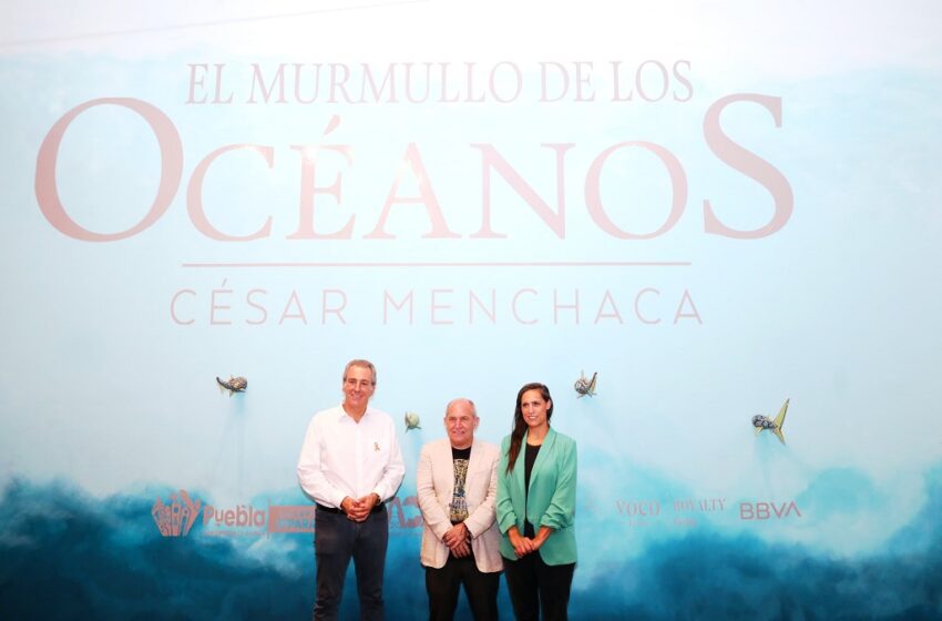  Recorre Pepe Chedraui la exposición “El Murmullo de los Océanos” en la Galería del Palacio Municipal