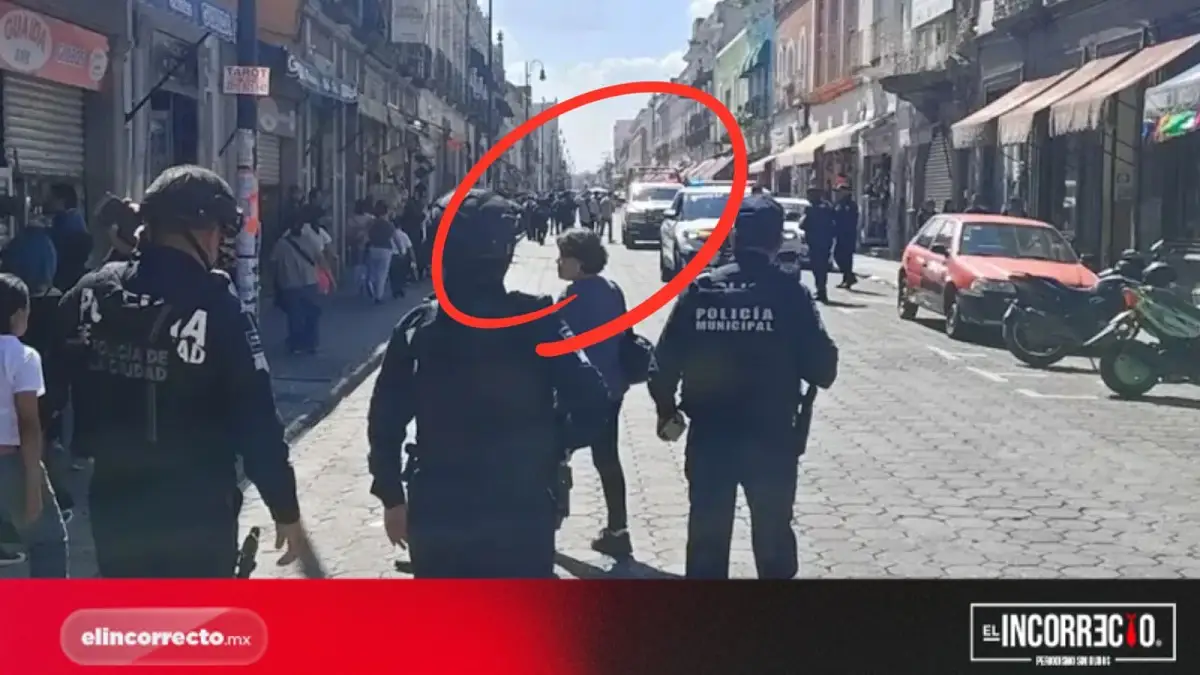 Se enfrentan ambulantes contra policías en el Centro Histórico de Puebla