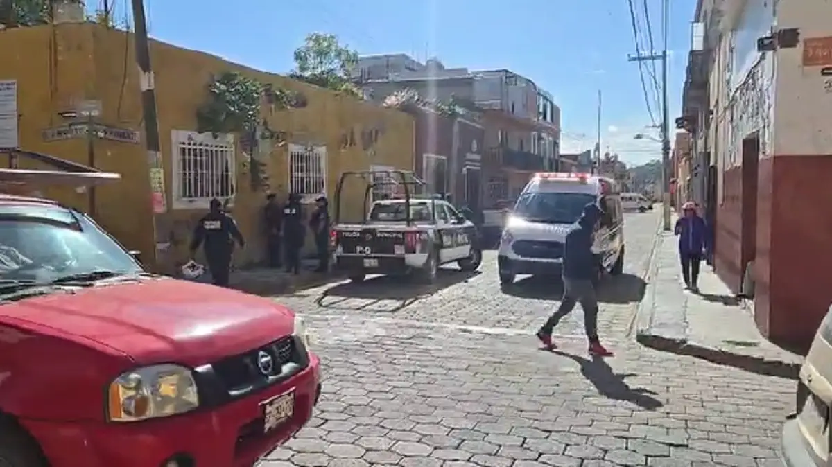 Atrapan a dos ladrones con armas falsas en Atlixco, durante la movilización choca una patrulla